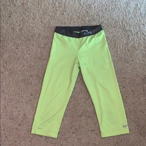 Nike pro crop leggings